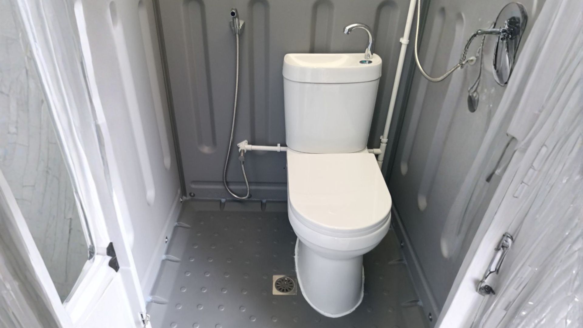 Specifications That Define a Quality Mobile Toilet