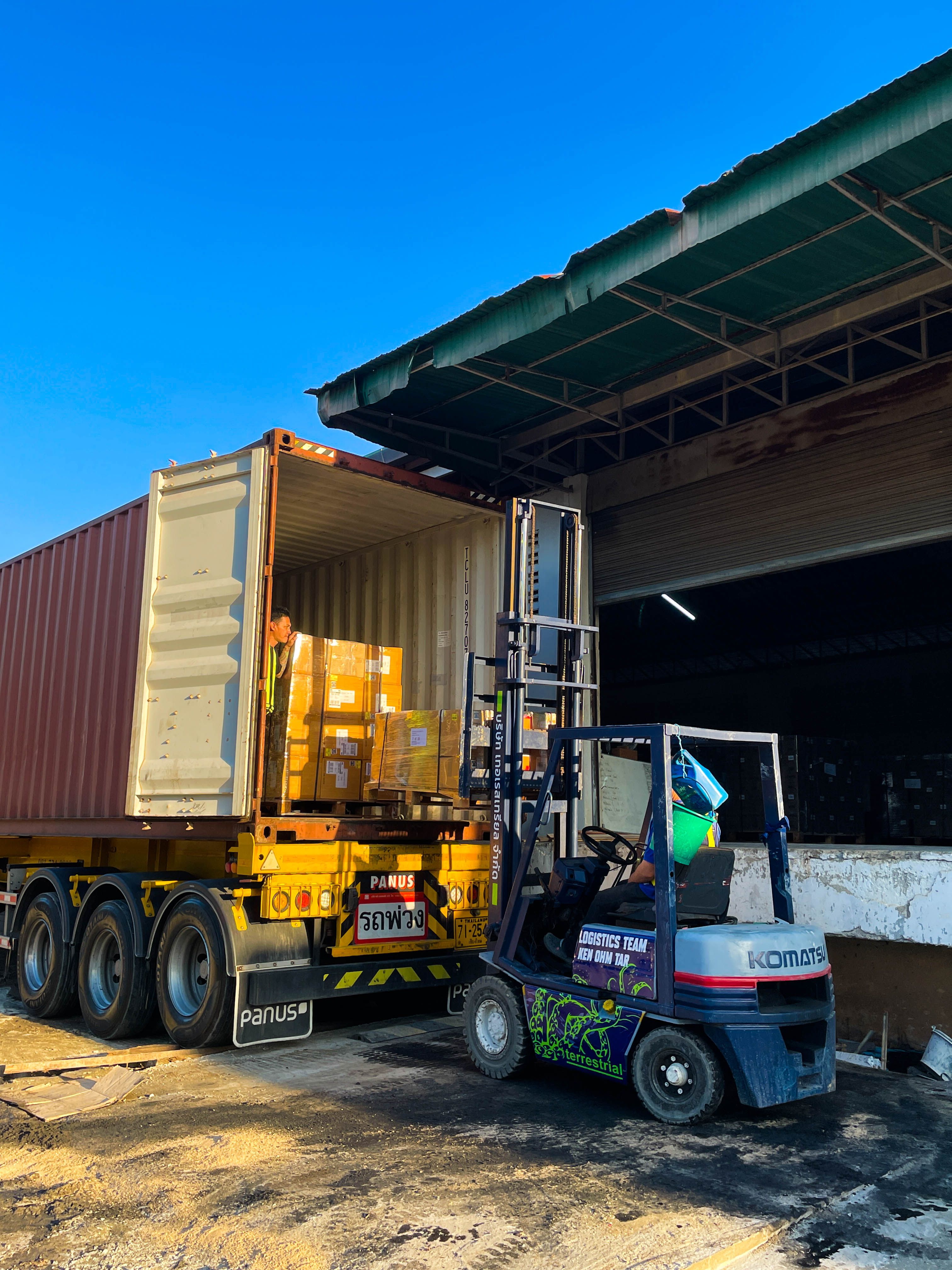博多、日本での両開きコンテナ (Double Door Container) | OSG Containers
