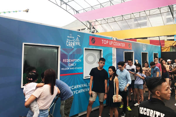 shipping container architecture, container designs, container events, container shops, container displays, container pop-up, container kitchen, container bar, temporary space, container backdrop, event container, container showroom, container classroom, container labs, container gym, container food park, container park