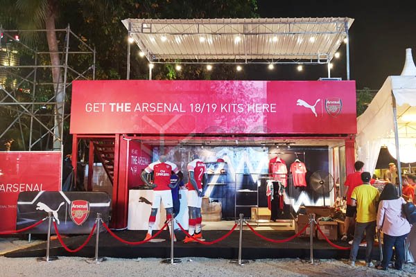 shipping container architecture, container designs, container events, container shops, container displays, container pop-up, container kitchen, container bar, temporary space, container backdrop, event container, container showroom, container classroom, container labs, container gym, container food park, container park